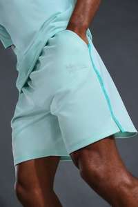 Short de survêtement de gymnastique à logo imprimé personnalisé pour hommes Style solide Jogger décontracté anti-rides Caractéristiques écologiques - Product Image 2