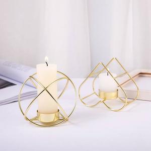 Portavelas de latón de diseño hecho a mano, accesorio decorativo para el hogar, acentos de objetos de metal de la India para Navidad o uso durante todo el año - Product Image 6