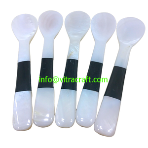 Cuchara madre perla blanca, cuchara de caviar con cuerno de búfalo 100% artesanías vietnamitas Una cuchara Perfecta para servir Caviar - Product Image 2