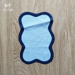 Servilletas de cóctel de tela festoneadas a mano, servilleta de cóctel de lino puro 100% con borde de festoneado azul marino, 6 "* 9" - Product Image 1