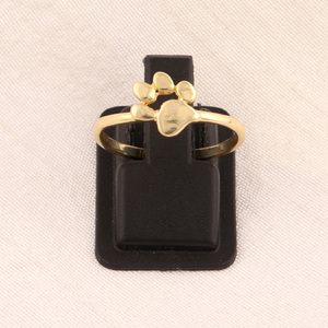 Anillo con estampado de pie de perro, diseño minimalista, dorado, vermeil, animal, delicado - Product Image 3