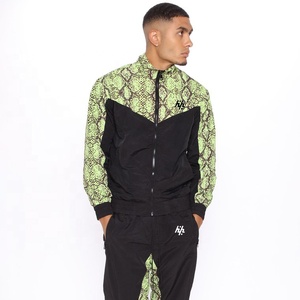 Conjuntos Deportivos para Hombre al por Mayor, Pantalones Deportivos Ligeros y Transpirables de Cuatro Vías con Ajuste Regular en Negro y Verde - Product Image 1