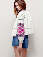 Nouvelle Arrivée 2025 – Vente Flash : Blouse & Top Femme Style Bohème Hippie Brodé Ukrainien, Contraste Rose et Blanc, Modèle Adorable pour Jeunes Filles