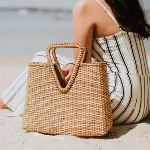 Bolso de mano de ratán en forma de triángulo Bali, bolsa tejida para mujer, venta al por mayor en Vietnam