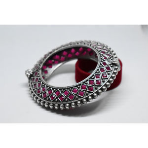 กำไลข้อมือแบบเปิดได้ ดีไซน์ตะวันตก รูปแบบอินเดีย ทำมือ งานดีไซเนอร์  วัสดุคล้ายเงิน สำหรับเด็กหญิงและสตรี ปี 2026 - Product Image 1