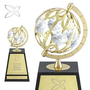 Crysto craft Personal isierte vergoldete Kristall trophäe mit Globus, verziert mit Brilliant Cut Crystals Award Souvenir