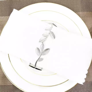 Servilletero de latón niquelado para decoración de mesa y boda hecho de metal duradero y aluminio - Product Image 1