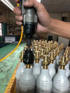 Machine de remplissage industrielle de qualité alimentaire, pour remplissage de CO2 avec valve, 0,6l - Product Image 6