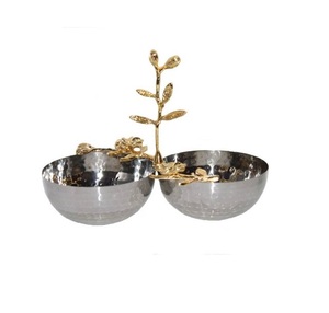 Top Grand Bol Antique Design Floral Fait à la Main Or Ensemble de 2 Bol de Service Martelé en Acier Inoxydable Fabricant en Gros - Product Image 4