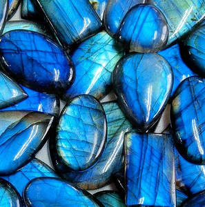 หินลาบราดอไรต์สีน้ำเงินธรรมชาติทรงปาล์มคริสตัลคาโบชองรูปทรงผสมผสานจากอินเดีย พร้อมการเจียรรูปไข่ ให้สีสันเปลี่ยนแปลง ขนาด 15-40 มม. สำหรับทำแหวนหรือออกแบบเครื่องประดับ - Product Image 6