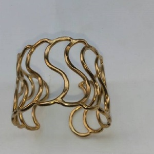 สร้อยข้อมือแบบเปิดสไตล์ฝรั่งเศสสำหรับผู้หญิงเครื่องประดับแฟชั่นคลาสสิกชุบทองแบบใหม่ล่าสุด - Product Image 2