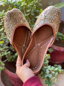 Conjunto de Jutti con Bolso de Mano para Fiesta India, Elegante Jutti de Noche, Bolso de Mano para Boda, para Mujer - Product Image 2