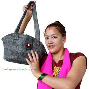 Bolsos de fieltro de Nepal hechos a mano para niñas decoración de flores bordadas - Product Image 4