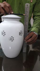 Urnes de crémation en aluminium à empreinte de patte blanche pour fournitures funéraires - Product Image 4