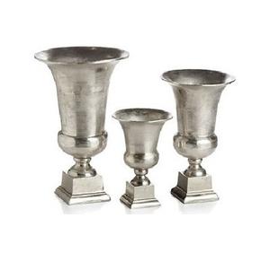 Juego de tres floreros de metal Soporte de flores hecho a mano de calidad premium Maceta de metal de diseño de alta calidad - Product Image 1