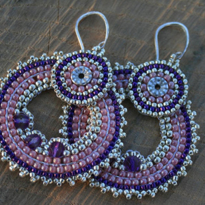 Pendientes de cuentas de semillas hechos a mano para la felicidad - Product Image 1