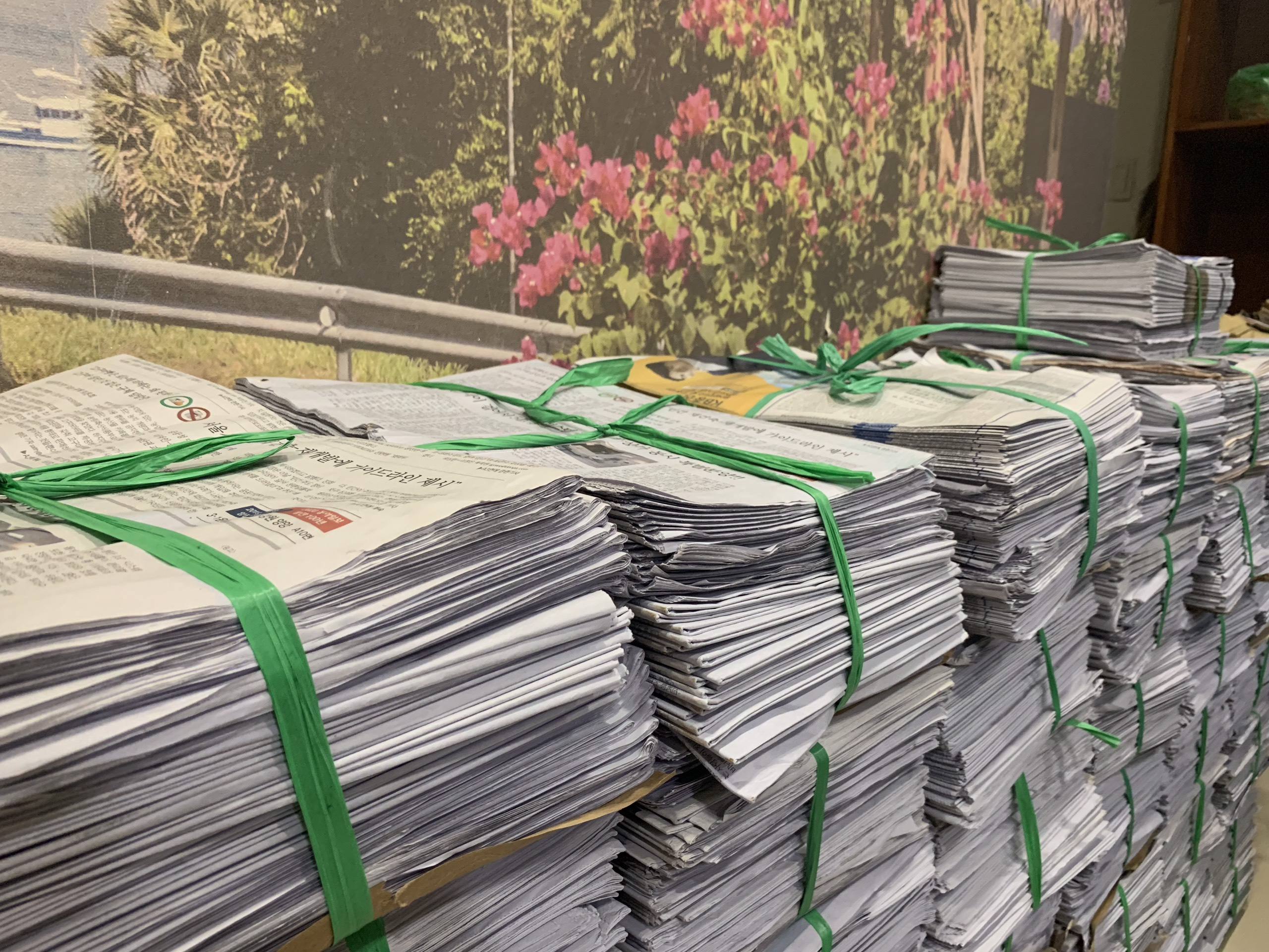 古い新聞からのリサイクル廃棄物紙クリーンOCC ONP紙スクラップ