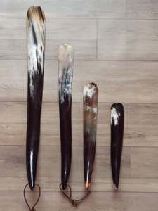 Chausse-pied à long manche avec conception en corne de boeuf pour porter des chaussures en plastique, métal, bois, laiton - Product Image 2