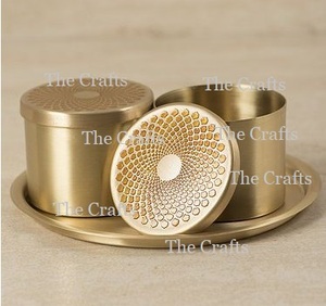 Sắt đồng và màu vàng Nuts phục vụ hộp với chất lượng tốt nhất Nuts phục vụ container ở mức giá chấp nhận được - Product Image 4