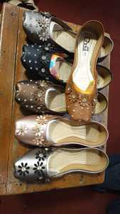 Pakistani khussa รองเท้าสำหรับสุภาพสตรี, พื้นเรียบสวมใส่สบายดีไซน์ทันสมัย - Product Image 2