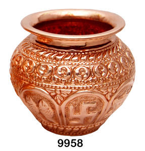 Kalash religieux indien en cuivre pur avec un motif en relief Dai et un fini brillant pour la décoration de la maison - Product Image 4