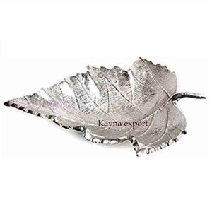 Bol décoratif en métal doré à motif de feuilles, design moderne et luxueux, respectueux de l'environnement, pour servir des fruits, plateau en métal personnalisé à motif de feuilles - Product Image 3