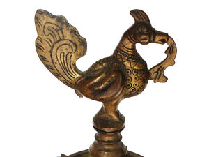 ตะเกียงน้ำมันโบราณทำมือจากทองเหลืองแบบดั้งเดิมของเมย์ยูร์ ภาคใต้ของอินเดีย ดีปัม ดีป ดิยะ จโยติ สำหรับตกแต่งวัด VOL-27 - Product Image 3