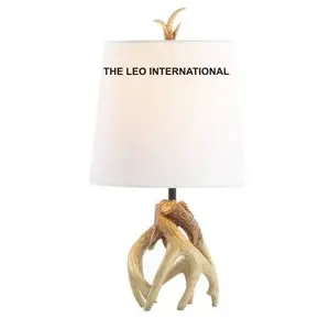 침실 소박한 마무리 순록 뿔 디자인 10X10X19 인치 조명 장식 bedisde 램프를위한 단단한 금속 테이블 램프
