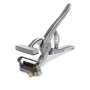 Pinza Quirúrgica de Punta Cerrada de Alta Calidad para Tatuajes, Digite Z 0 9, Instrumentos Veterinarios Estándar para Marcar Orejas de Animales de Granja - Product Image 1