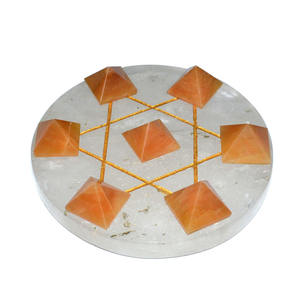 Base en quartz cristal avec 7 pyramides dorées AGATE sculptées Feng Shui et Love Style sur Gold Star David Engraved Technique - Product Image 1