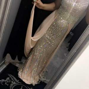 Magnifique robe kaftan longue ornée de perles de verre et de pierres pour mariage/fête - Product Image 1