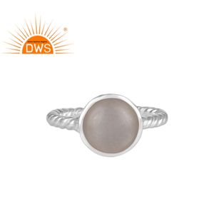 แหวนแต่งงานเงินแท้ 925 ประดับพลอยมูนสโตนสีเทาในตัวเรือนเงินหนา ดีไซน์สวยหรู - Product Image 1