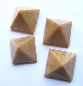 ผู้จัดจำหน่ายปิรามิดหินดวงจันทร์: ปิรามิดหินดวงจันทร์ขาย - Product Image 1
