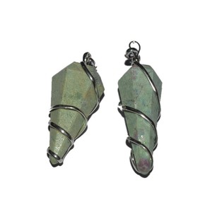 Pendentifs en pierre Aventurine, pierres verte enveloppées, 1 pièce - Product Image 1