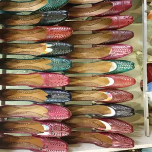 Scarpe khussa fatte a mano alla moda di tendenza per le donne/fantasia khusa per le ragazze/scarpe pakistani khussa