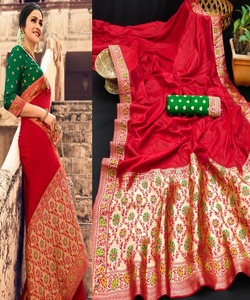 Banarasi Seda Jacquard Saree con Blusa Mujeres Desgaste Señoras Fiesta Festival Uso diario Algodón suave Seda Sari Venta al por mayor Precio bajo Alphanumero - Product Image 3