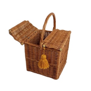 Woven rattan basket Bamboo food storage picnic basket