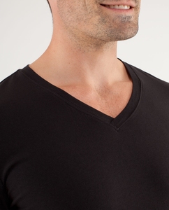 เสื้อยืดเปล่าผู้ชาย OEM ผ้าฝ้ายพรีเมียม 200gsm รับสกรีนลายกราฟิกด้วยความร้อน เสื้อยืดผู้ชายสำหรับทำเสื้อยืด - Product Image 4