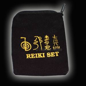 Pochette noire imprimée Reiki avec chaîne – Fournisseur |   Pochette imprimée Reiki avec chaîne - Product Image 1