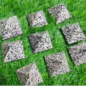 Pirámide de Jaspe Dálmata Natural, Piedra Preciosa Pulida, Cristal Curativo, Decoración Feng Shui para el Hogar, Regalo de Meditación, Venta al Por Mayor - Product Image 1