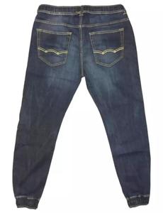 Jeans droits pour hommes en denim d'automne avec tissu adoucissant, écologiques et respirants, fabriqués au Bangladesh - Product Image 2