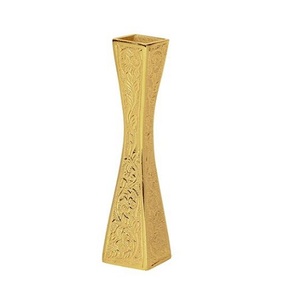 Vase à fleurs de dernière génération en aluminium couleur or, qualité supérieure, pour mariage et toute décoration d'événements. - Product Image 1