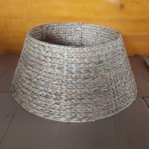 กระถางต้นคริสต์มาสทำจากผักตบชวาธรรมชาติ กระโปรงต้นคริสต์มาสขนาดใหญ่ งานถักทอ ของตกแต่งคริสต์มาส ปลอกคอต้นคริสต์มาส ทำด้วยมือจาก "" - Product Image 1