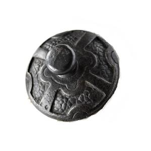 Presse-papiers de bureau en métal design contemporain fait à la main pour décoration de table couleur argent fait à la main - Product Image 3