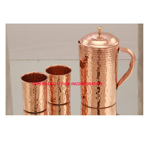 Pichet à eau de maison martelé en cuivre pur de haute qualité avec deux gobelets Décoration en métal la plus vendue - Product Image 1