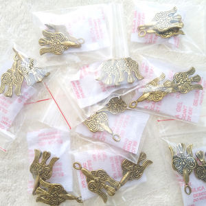 ตะขอทองสัมฤทธิ์คู่เล็กไวกิ้งตะขอเกี่ยวขาม้างอูเครื่องรางของนกราเวนเฟลอร์เดอลายเข็มกลัดเฟลอร์เดอลิสตุ้มหูคู่สีบรอนซ์ - Product Image 3