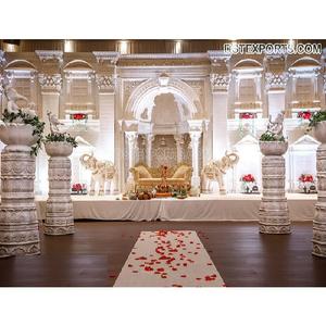 Escenario de Ensueño Blanco para Bodas de Lujo, Escenario de Boda Victoriano de Estilo Majestuoso, Escenario de Fibra con Estilo de Ventana de Boda Grande, Reino Unido - Product Image 1