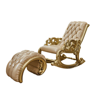 Fauteuil à bascule de luxe en teck sculpté avec repose-pieds ottoman finition dorée, mobilier de maison, fabrication OEM disponible
