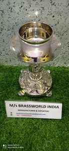 Brassworld Inde Laiton argenté Ensemble de trois bougeoirs d'autel d'église de style religieux Fournitures d'église en métal poli - Product Image 5