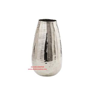 Vase à fleurs abstrait moderne en forme de bouteille en métal martelé à la main, plaqué Nickel brillant, meilleure vente - Product Image 2